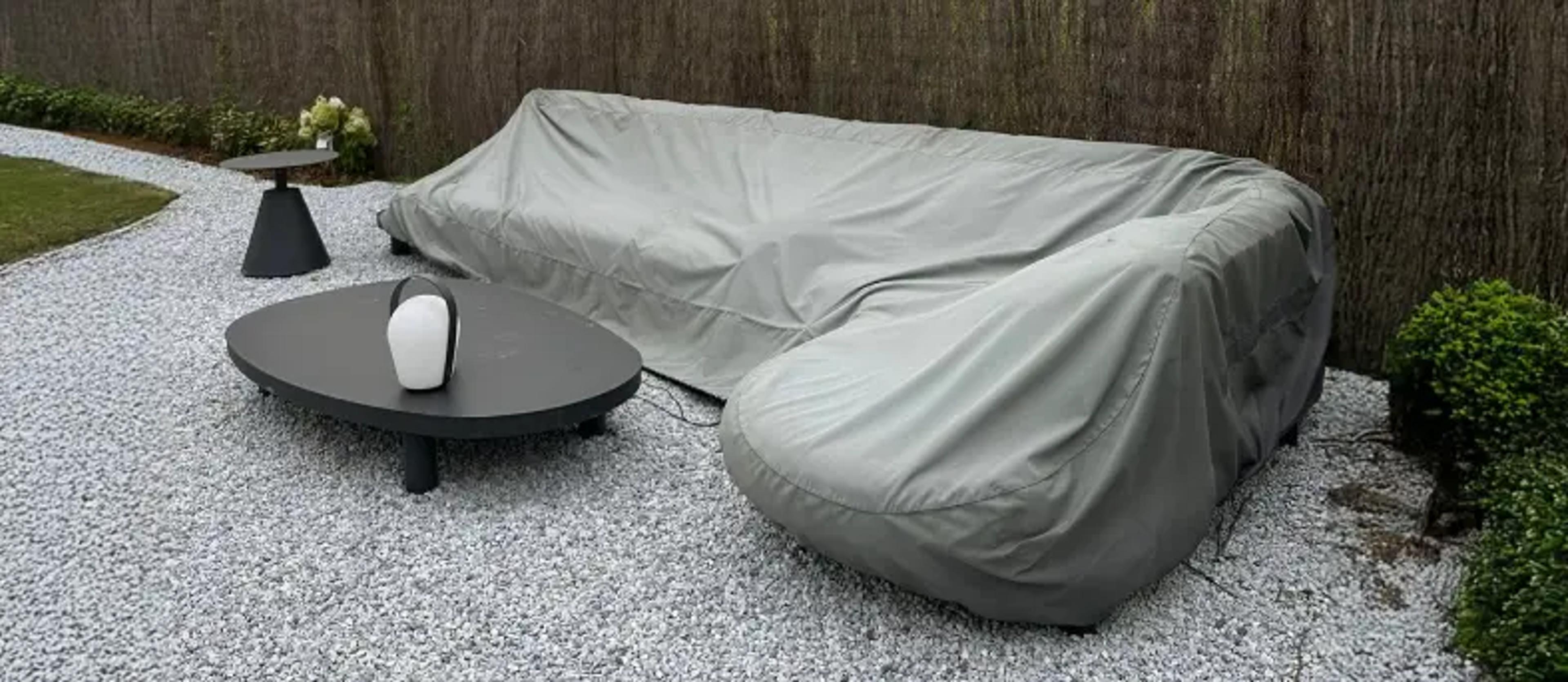 Loungeset met beschermhoes van Bristol à la carte door Exterioo tuinmeubelen