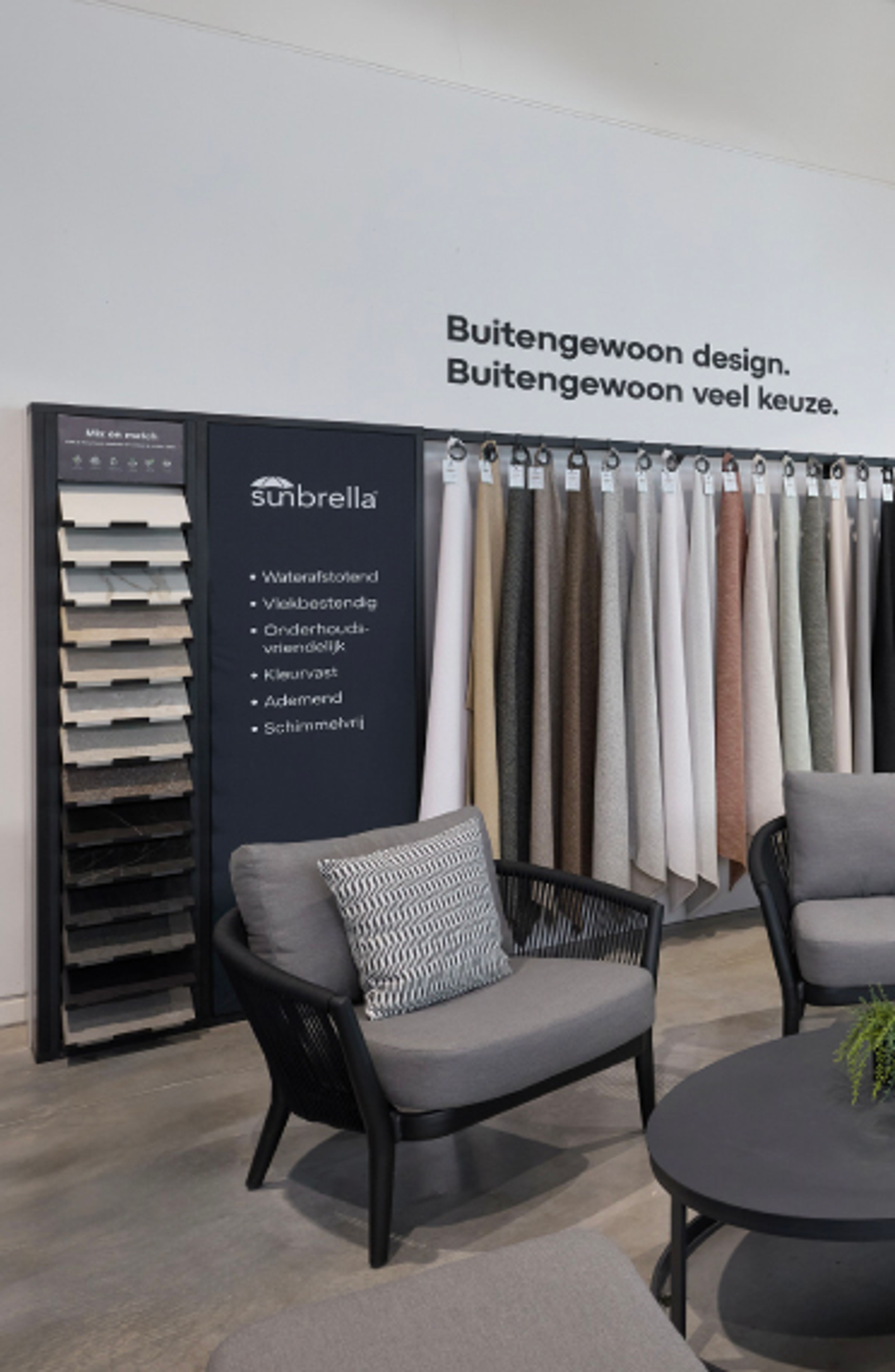 Groot assortiment tuinmeubelen in Exterioo showroom Waarschoot