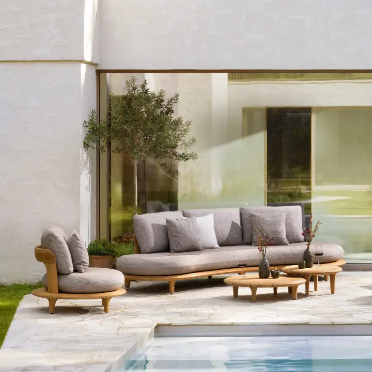 Zomers terras met tuinset uit teak van Bristol à la carte door Exterioo tuinmeubelen