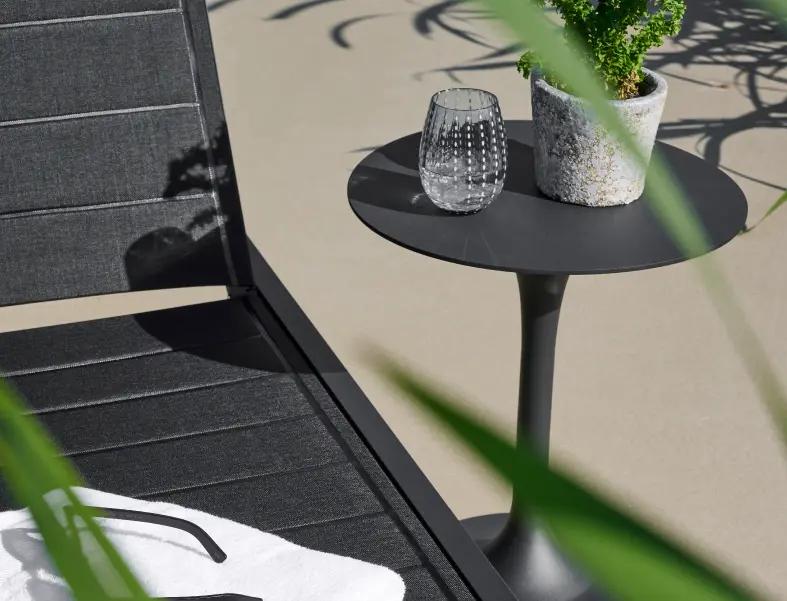 Zomer terras met ligbed van Bristol à la carte door Exterioo tuinmeubelen