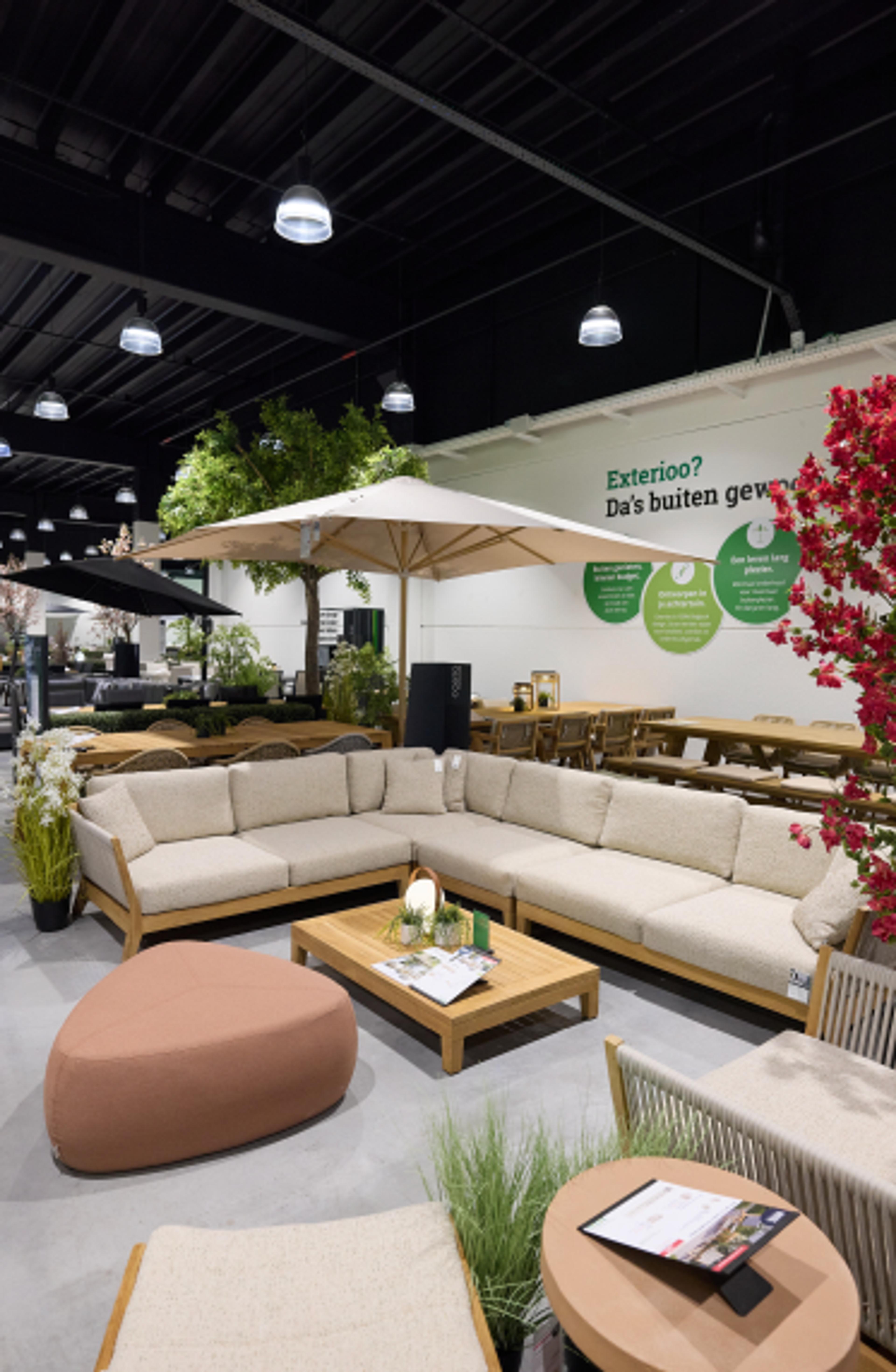 Groot assortiment tuinmeubelen in Exterioo showroom Oudenaarde