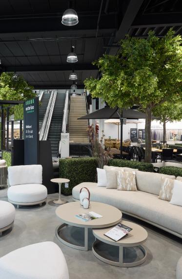 Groot assortiment tuinmeubelen in Exterioo showroom Lommel