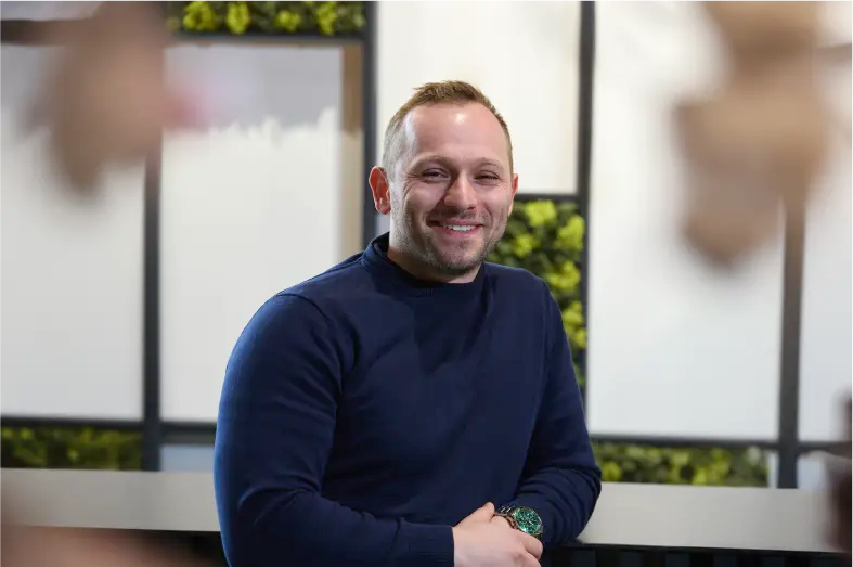 Shopmanager Andrew van Exterioo tuinmeubelen Mechelen