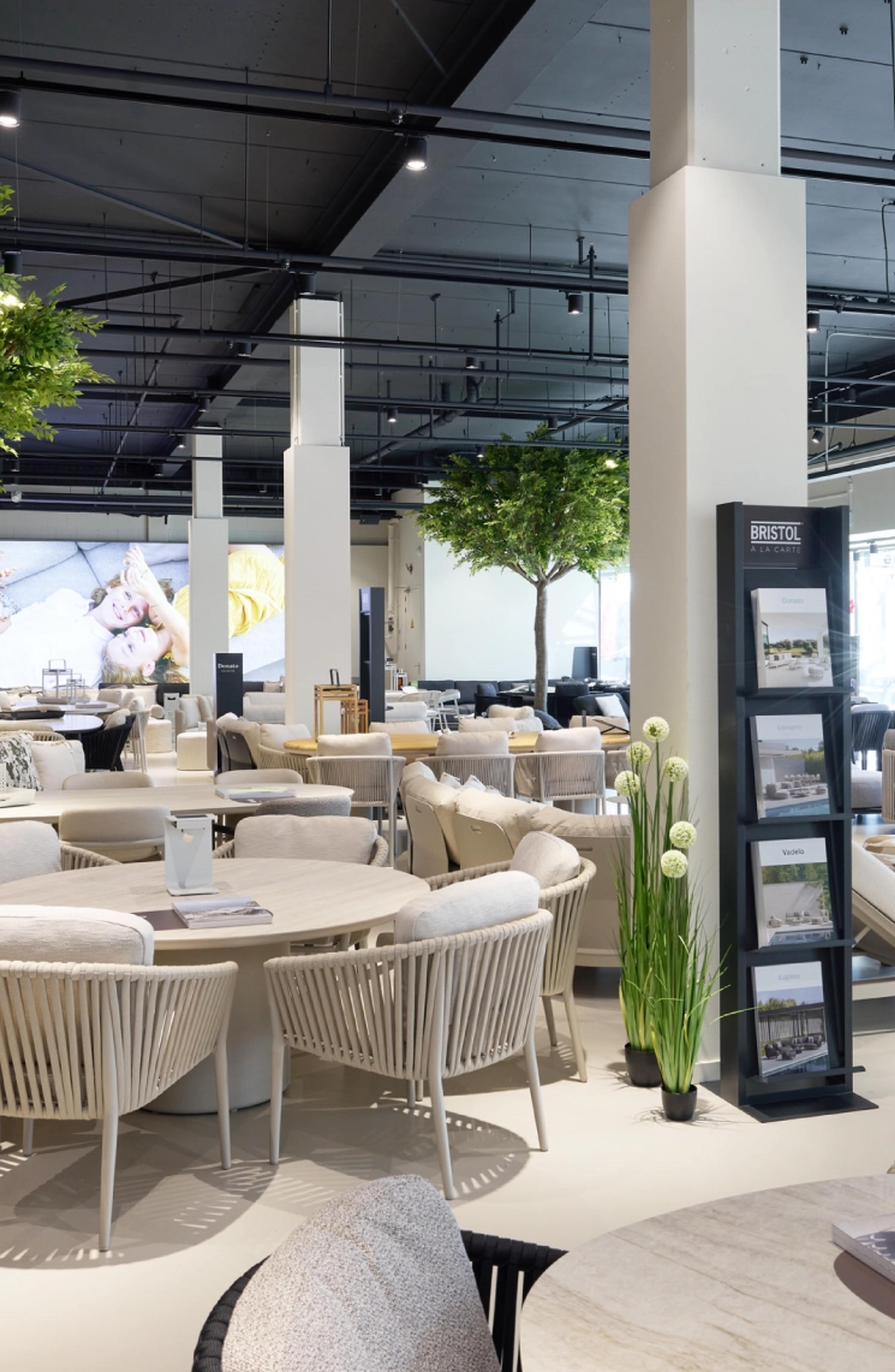 Uitgebreid assortiment van showroom Exterioo Zoeterwoude