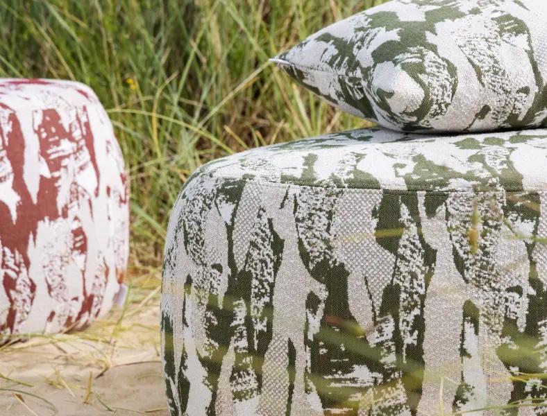 Photo détaillée des poufs dans les dunes