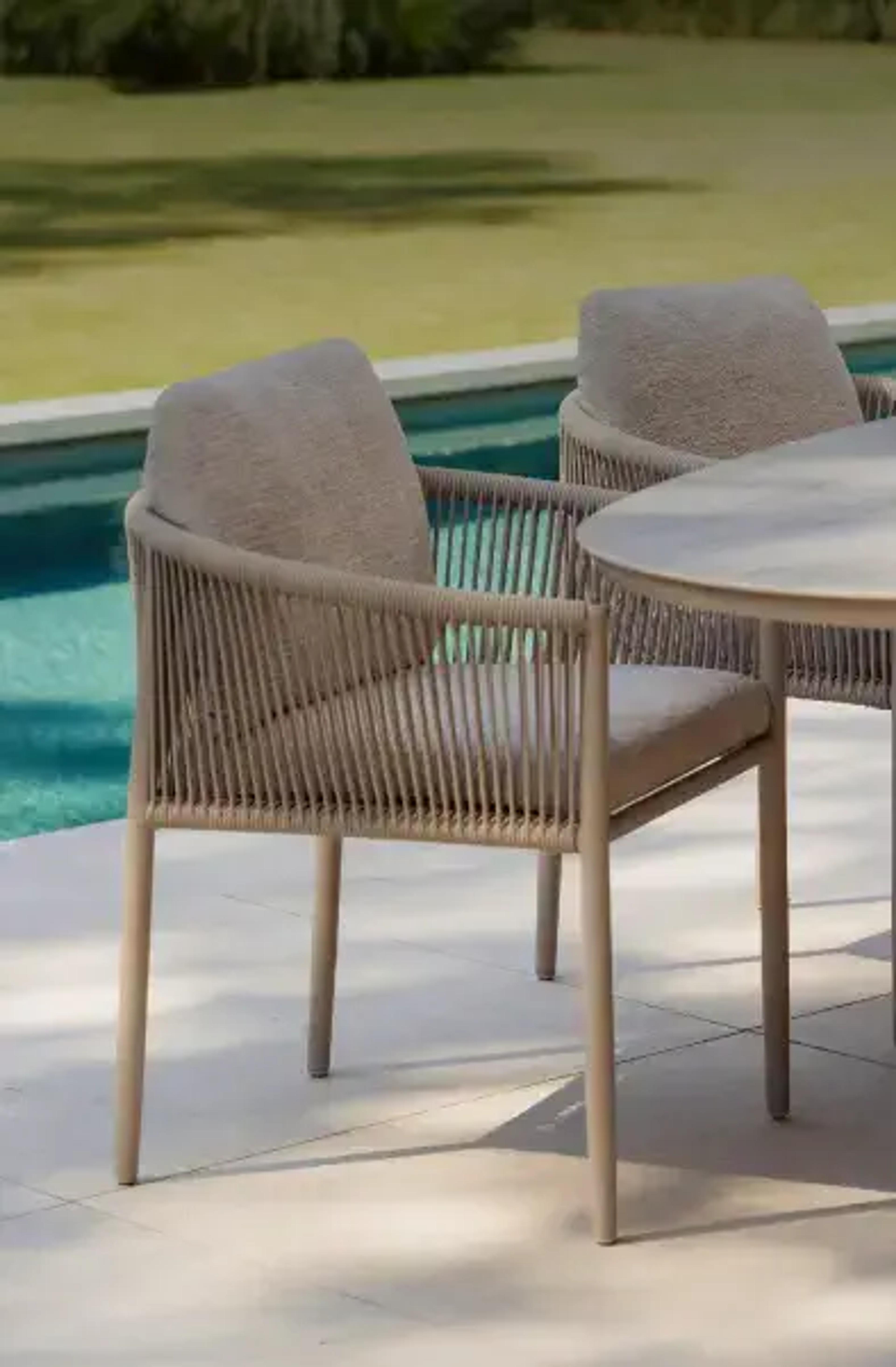 Comfortabele tuinstoelen met rope-afwerking van Exterioo tuinmeubelen