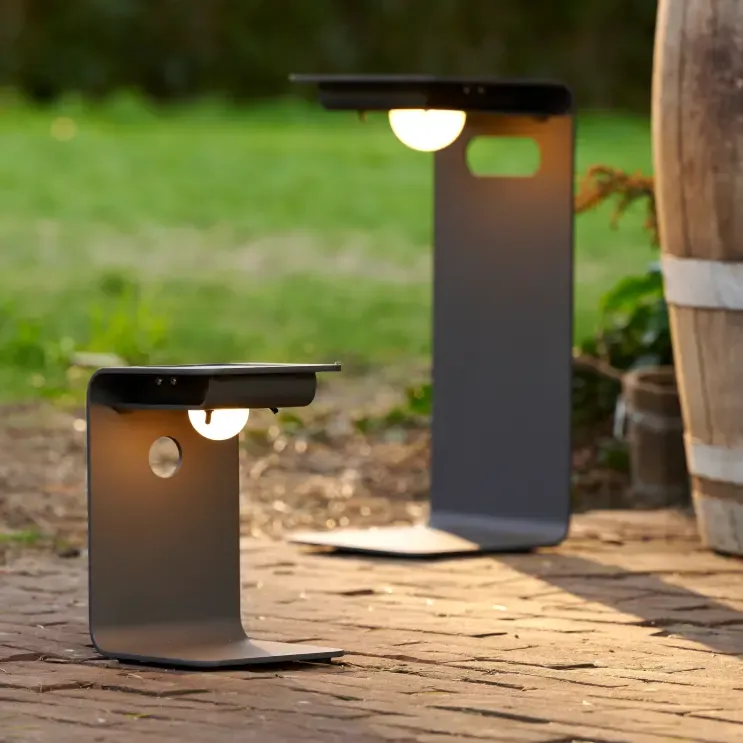 Terras in schemerlicht met Lumo van Bristol à la carte door Exterioo tuinmeubelen