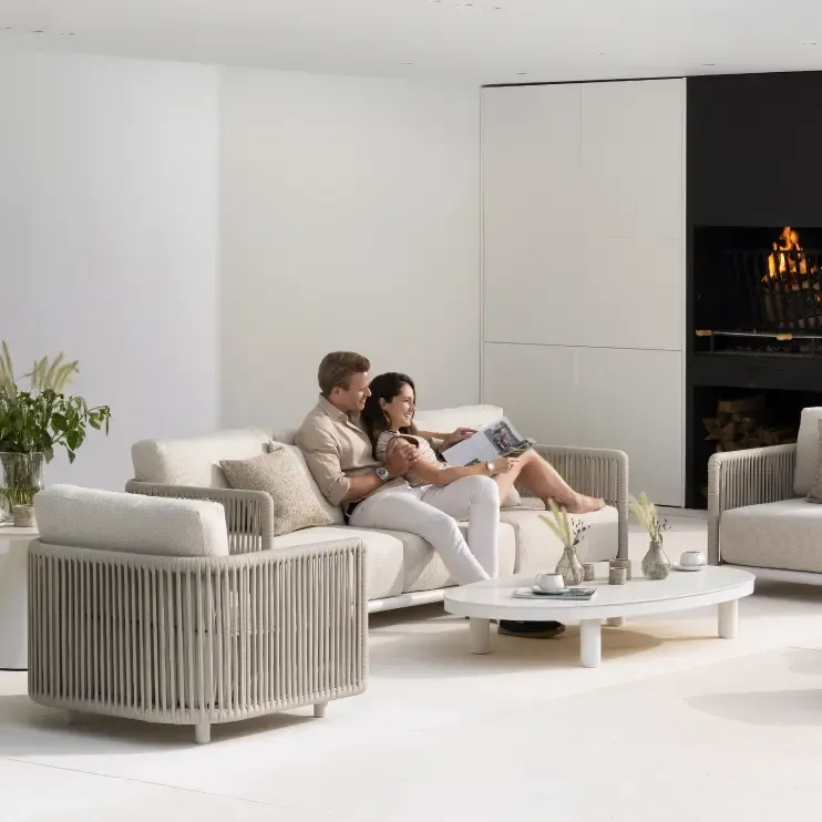 Gezellig terras met loungeset van Bristol à la carte door Exterioo tuinmeubelen