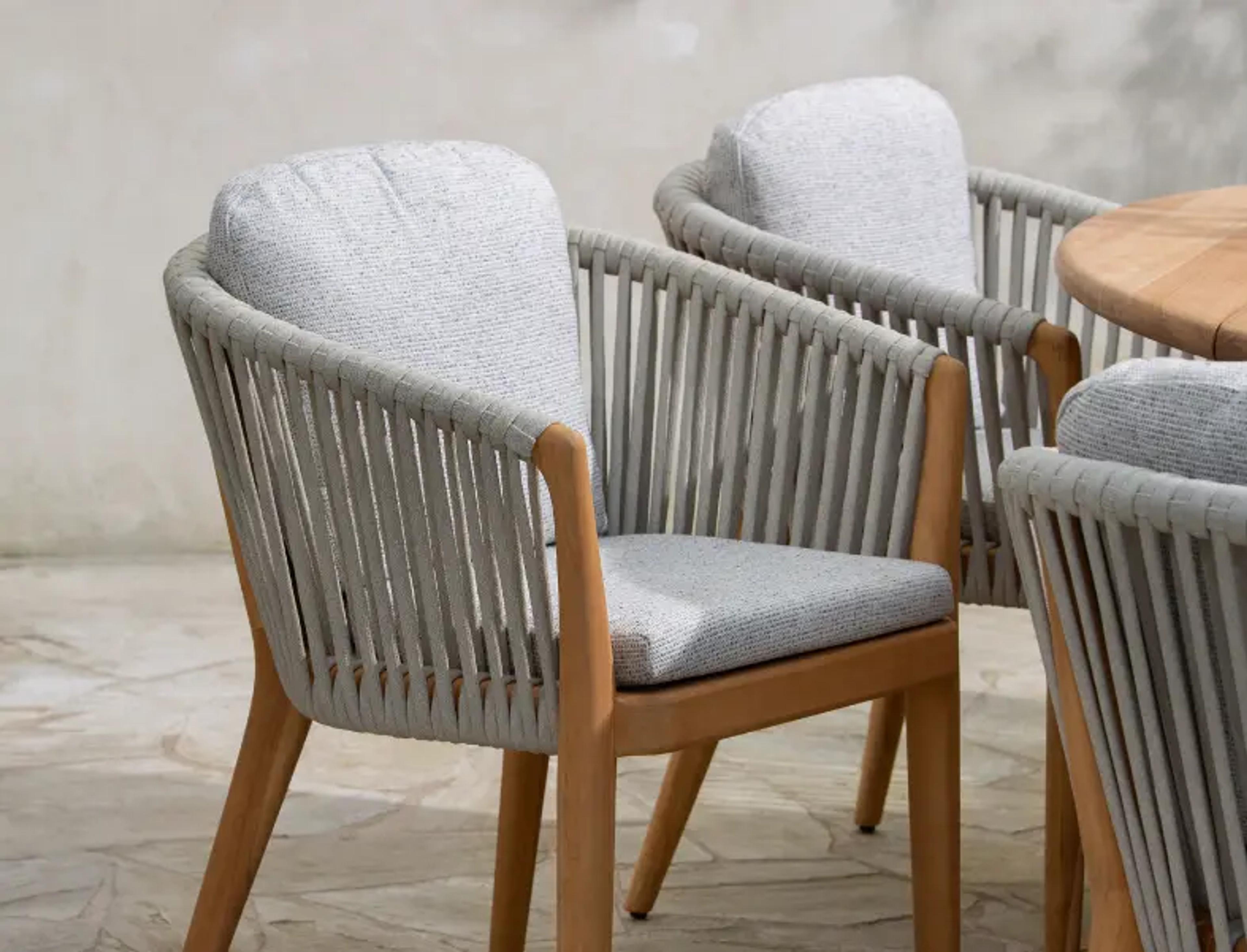 Deux chaises de jardin en corde et teck par Exterioo, mobilier de jardin