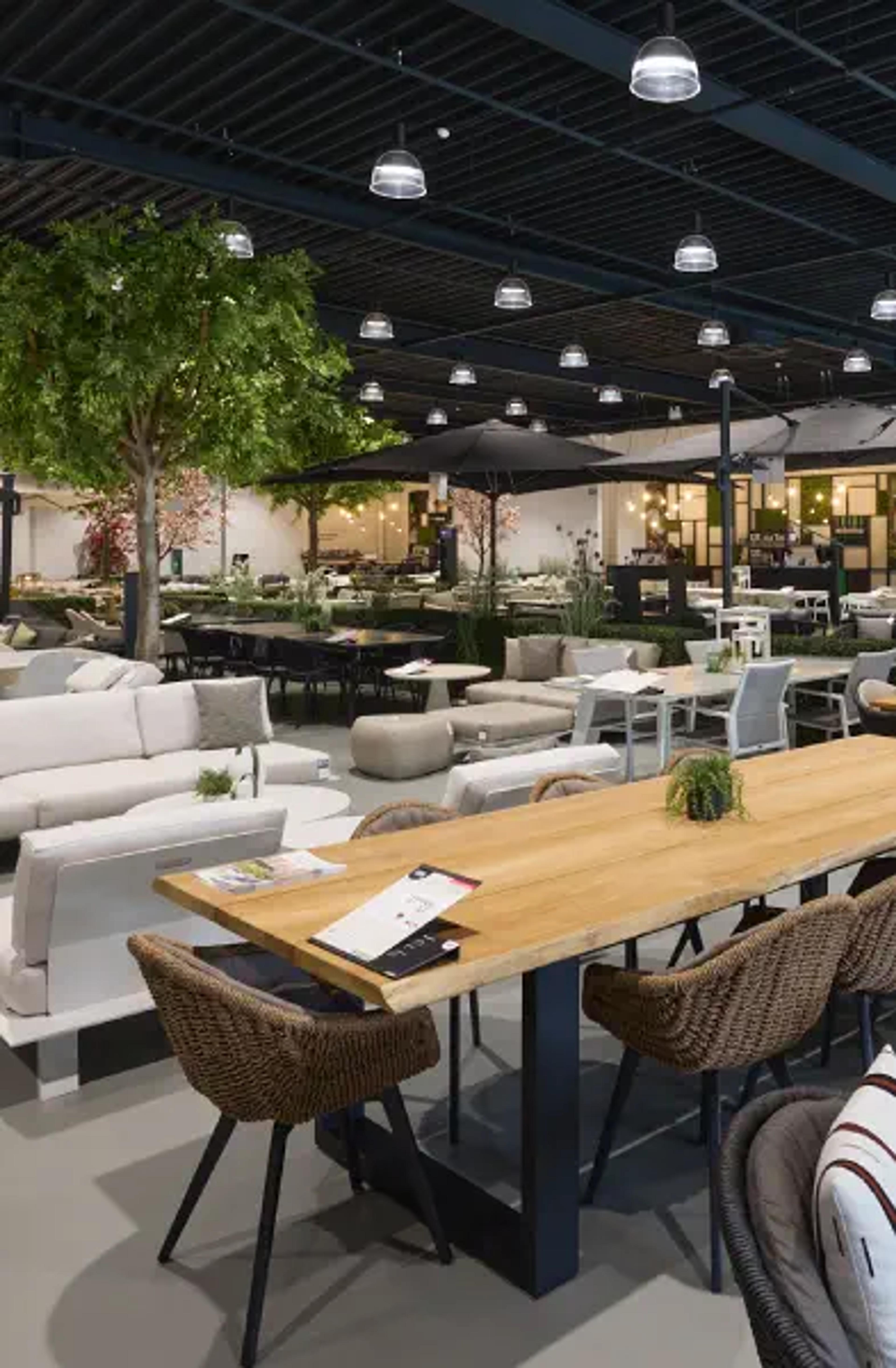 Uitgebreid assortiment van showroom Exterioo Brugge