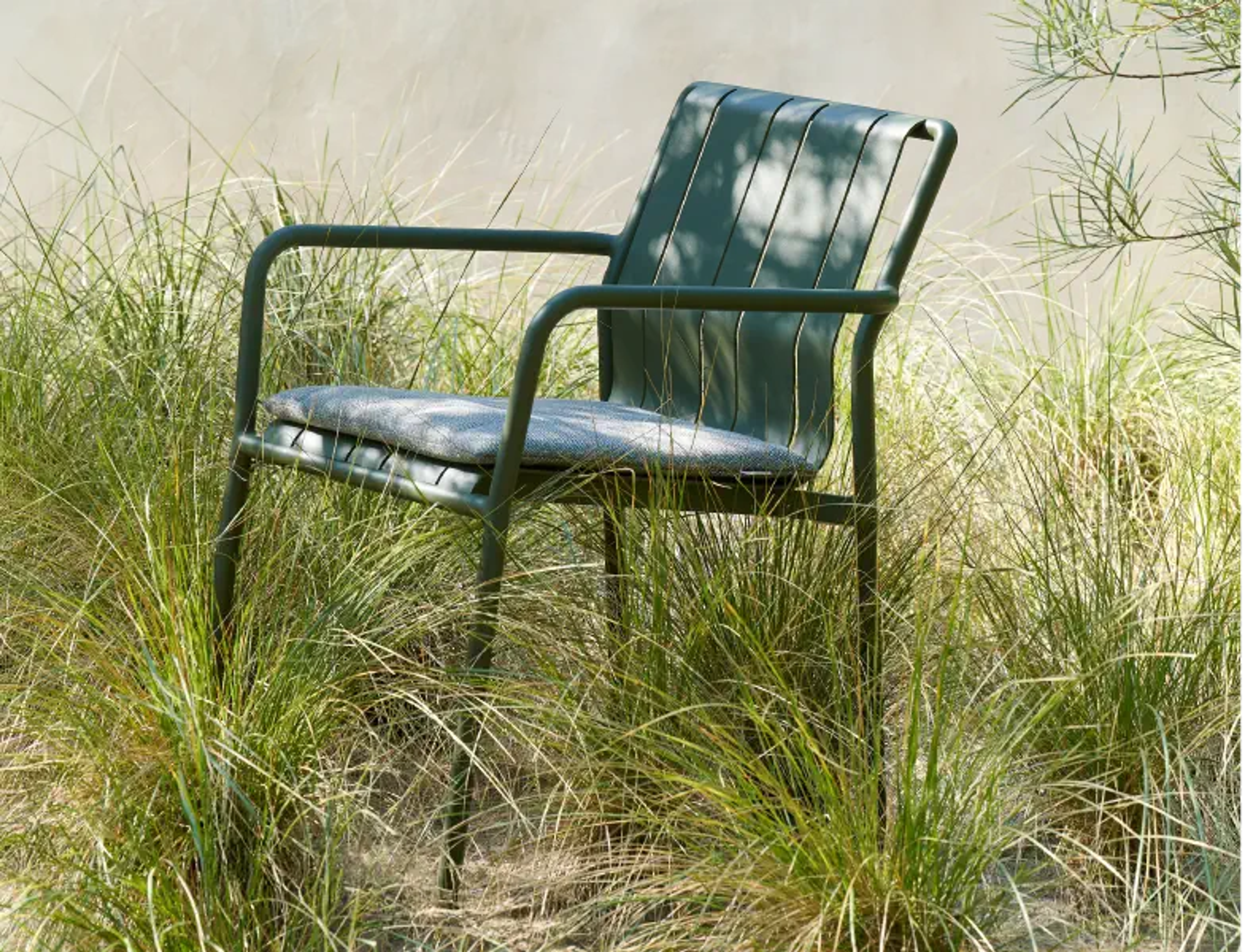 Duinen met tuinstoel van Bristol à la carte door Exterioo tuinmeubelen 