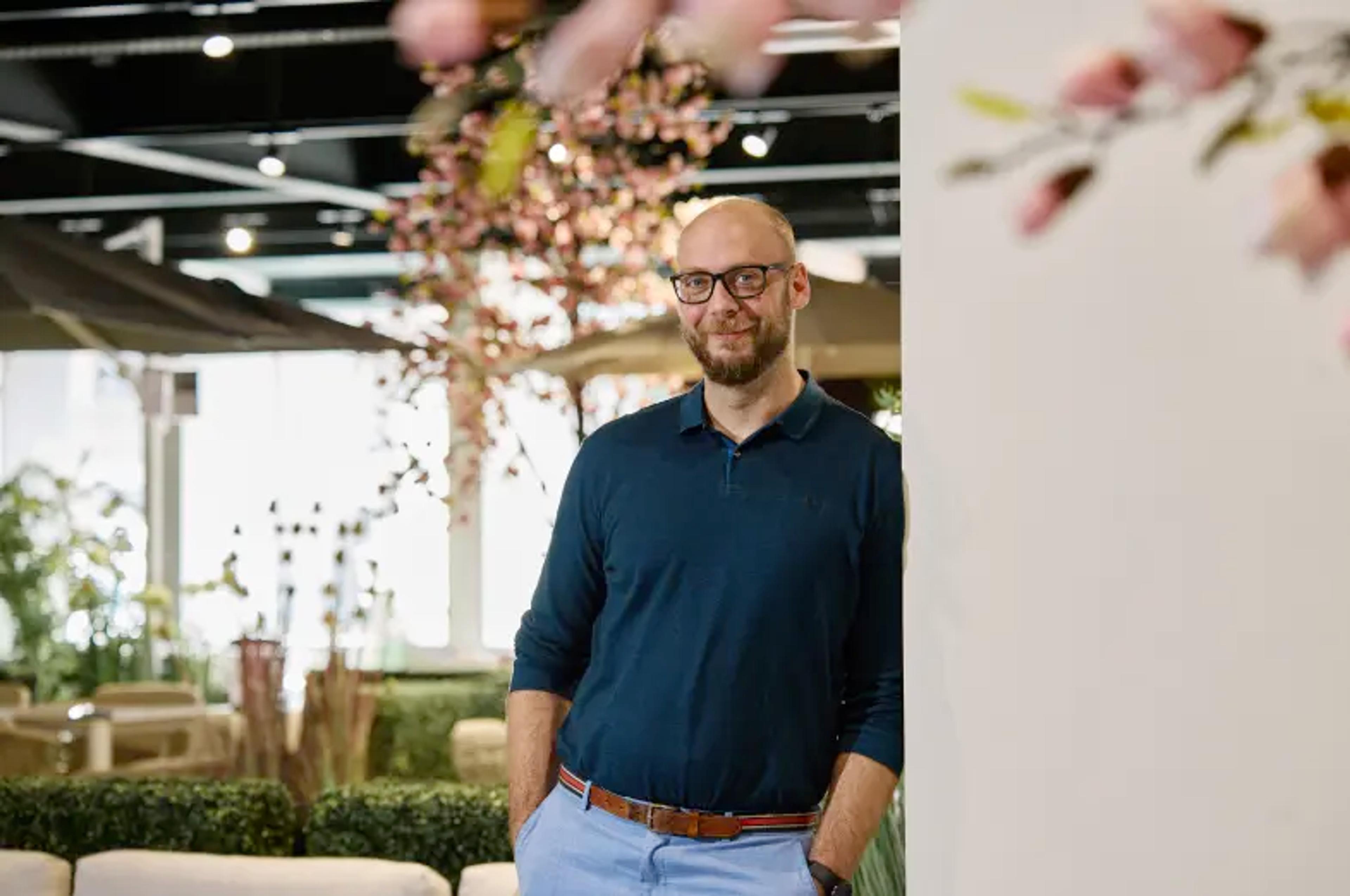 Shopmanager Dennis van showroom Exterioo Hasselt