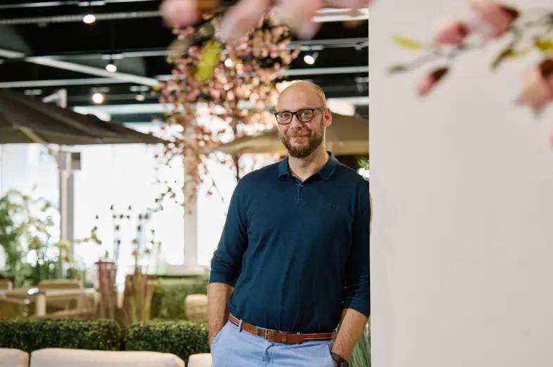Shopmanager Dennis van showroom Exterioo Hasselt