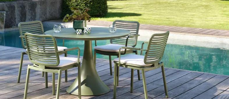 Zomers terras met tuintafelset van Bristol à la carte door Exterioo tuinmeubelen