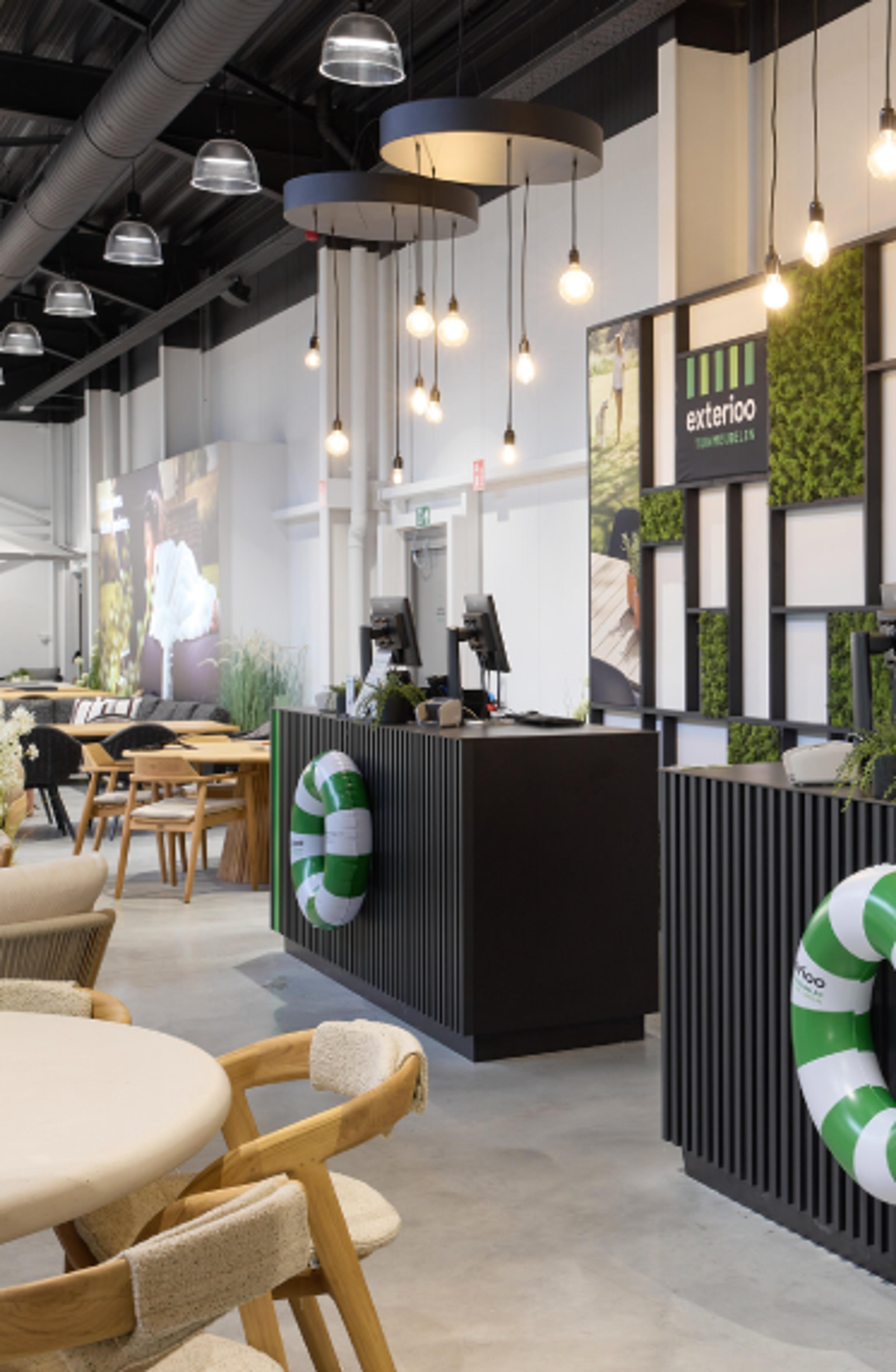 Groot assortiment tuinmeubelen in Exterioo showroom Lommel