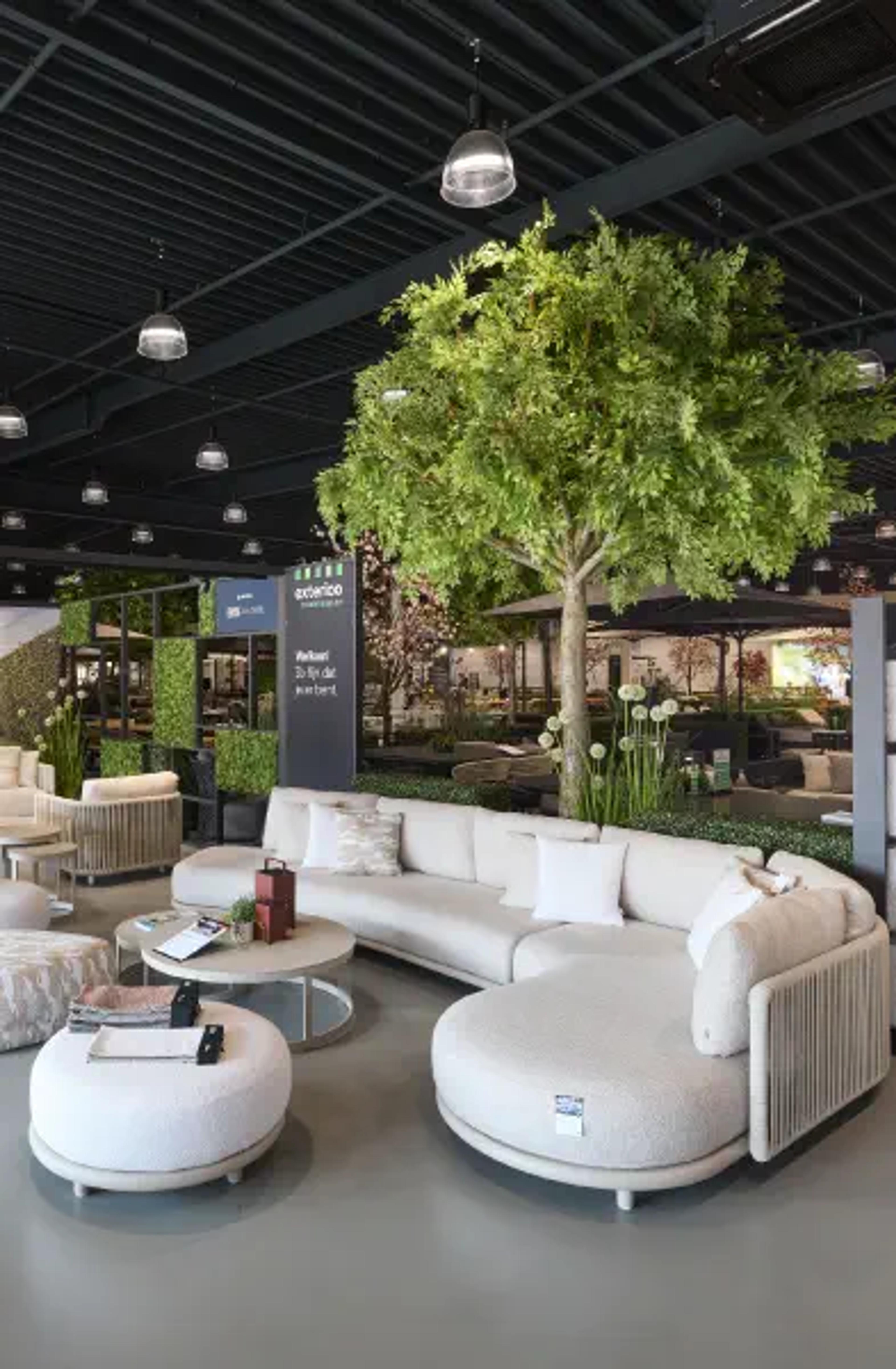Interieur van showroom Exterioo Brugge