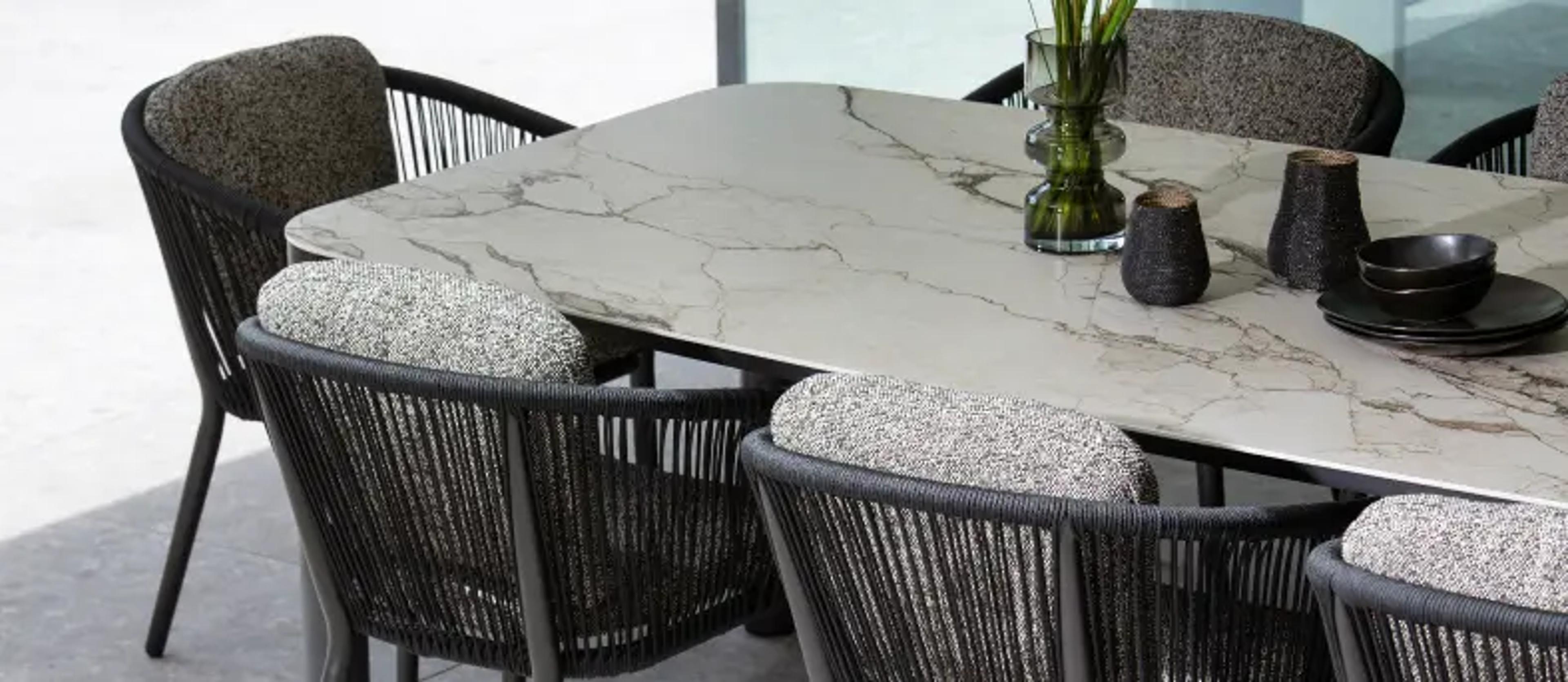 Table en céramique d’Exterioo mobilier de jardin