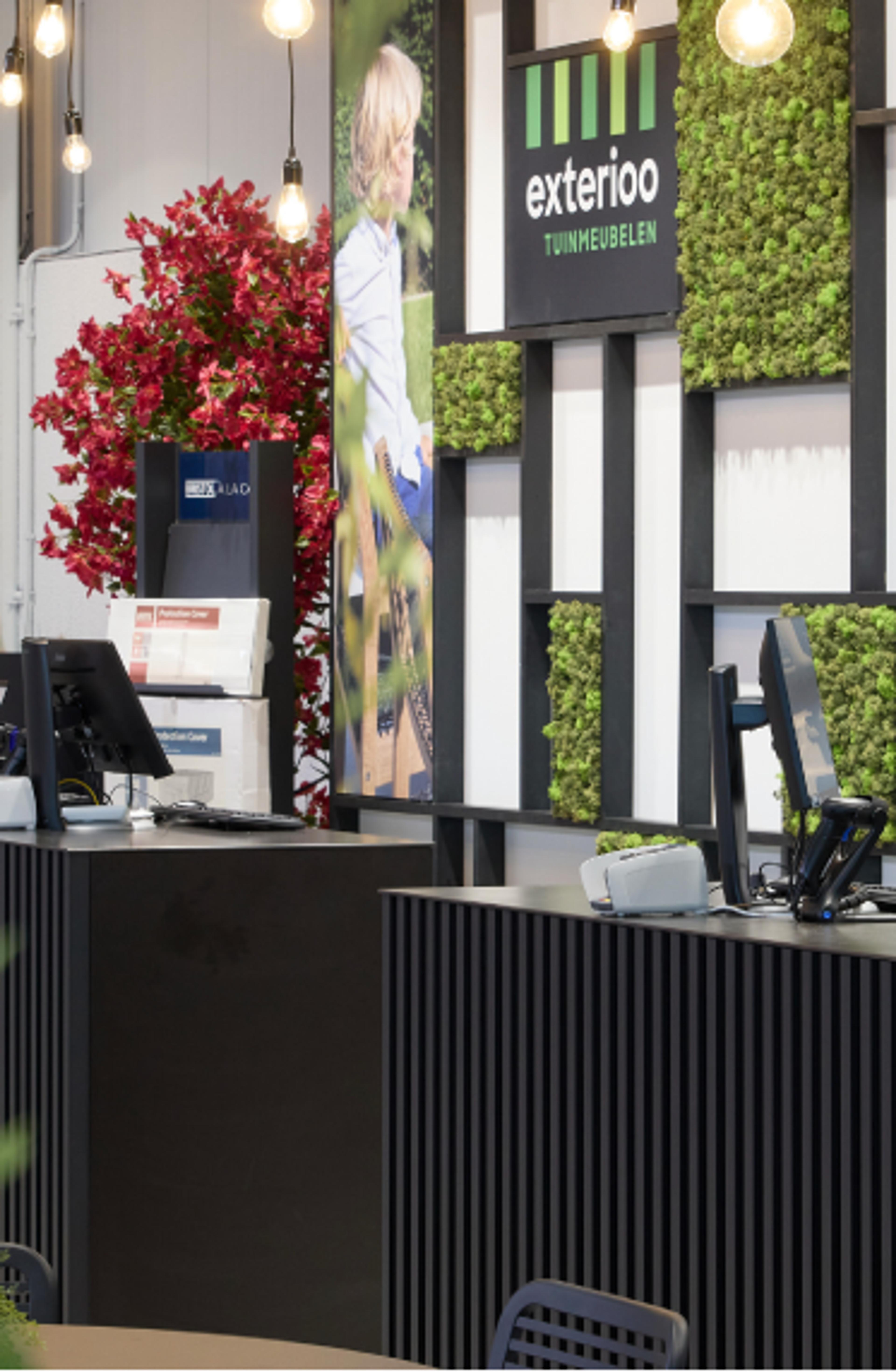 Groot assortiment tuinmeubelen in Exterioo showroom Oostende