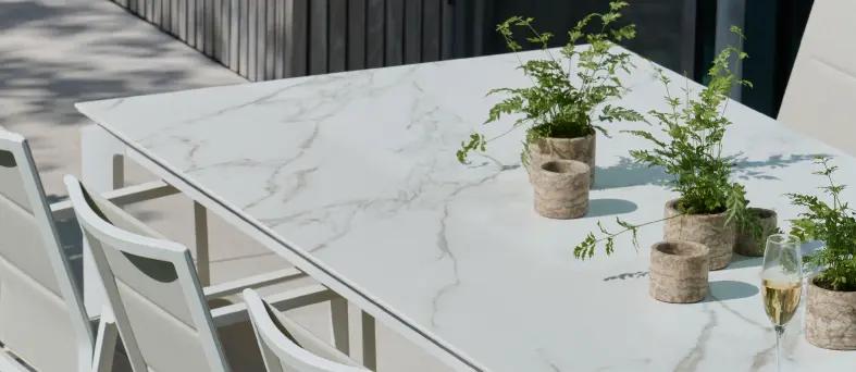Table en céramique d’Exterioo mobilier de jardin