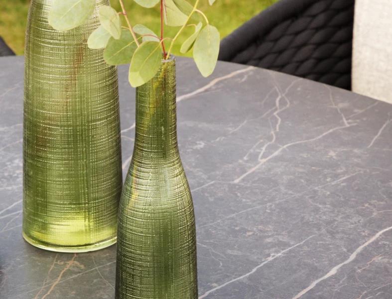 Photo détaillée de la table en céramique Bristol à la carte par Exterioo mobilier de jardin