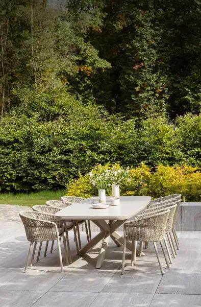 Beige tuintafelset met tuintafel en comfortabele tuinstoelen van Exterioo tuinmeubelen
