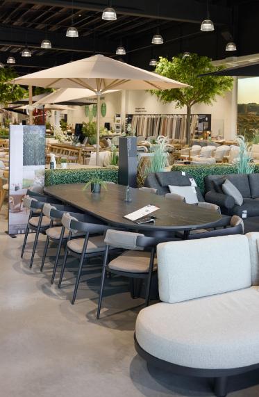 Groot assortiment tuinmeubelen in Exterioo showroom Oudenaarde