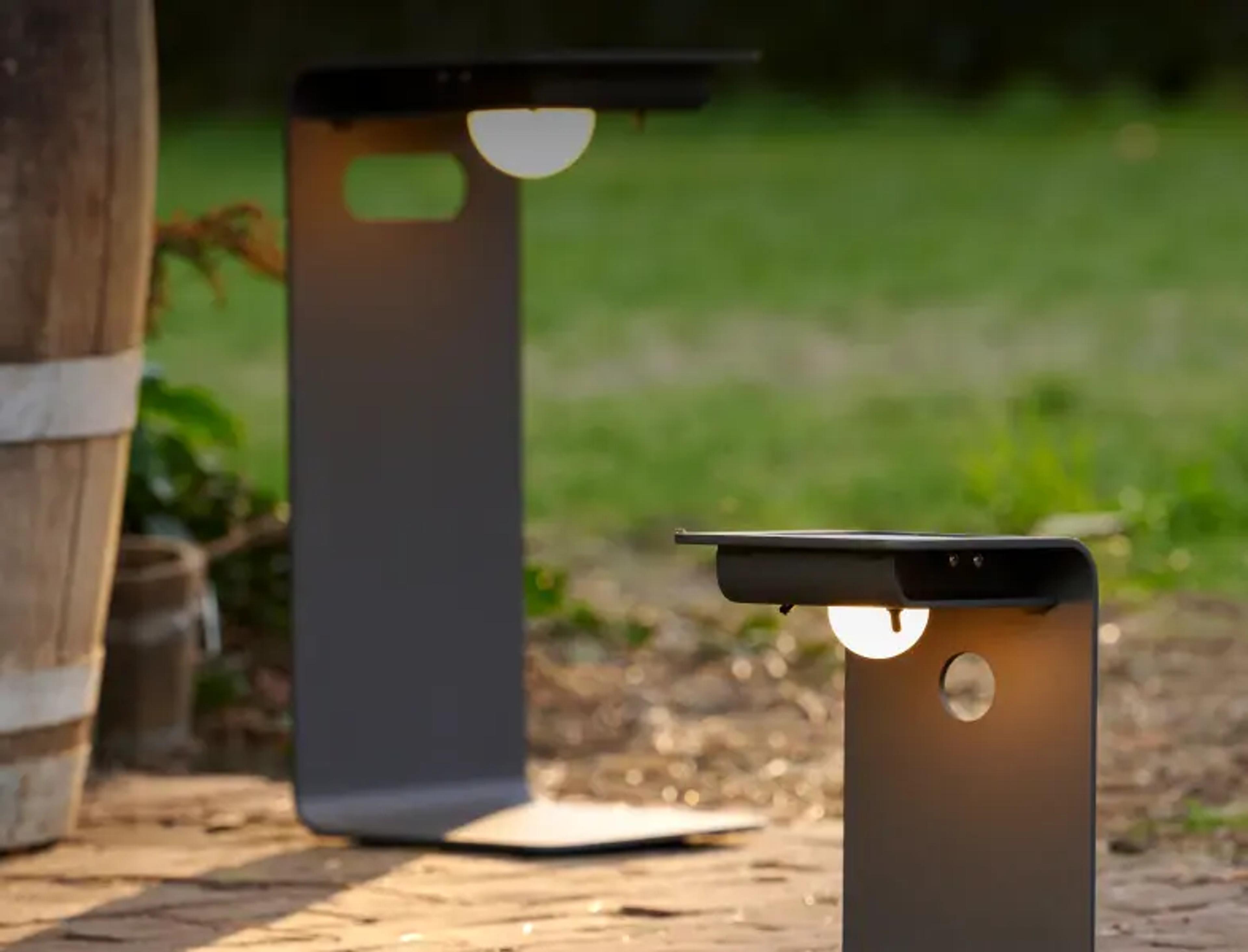 Terras in het schemerlicht met tuinverlichting van Bristol à la carte door Exterioo tuinmeubelen