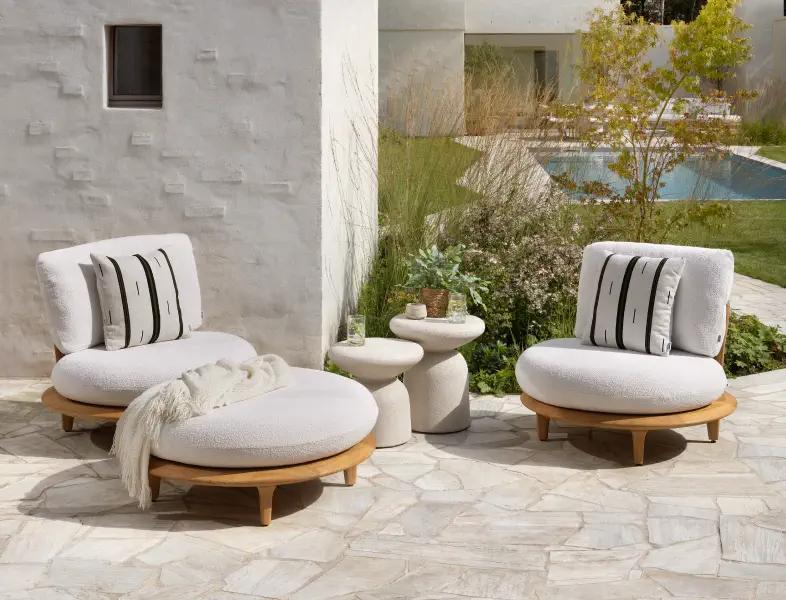 Zomers terras met loungeset van Birstol à la carte doro Exterioo tuinmeubelen