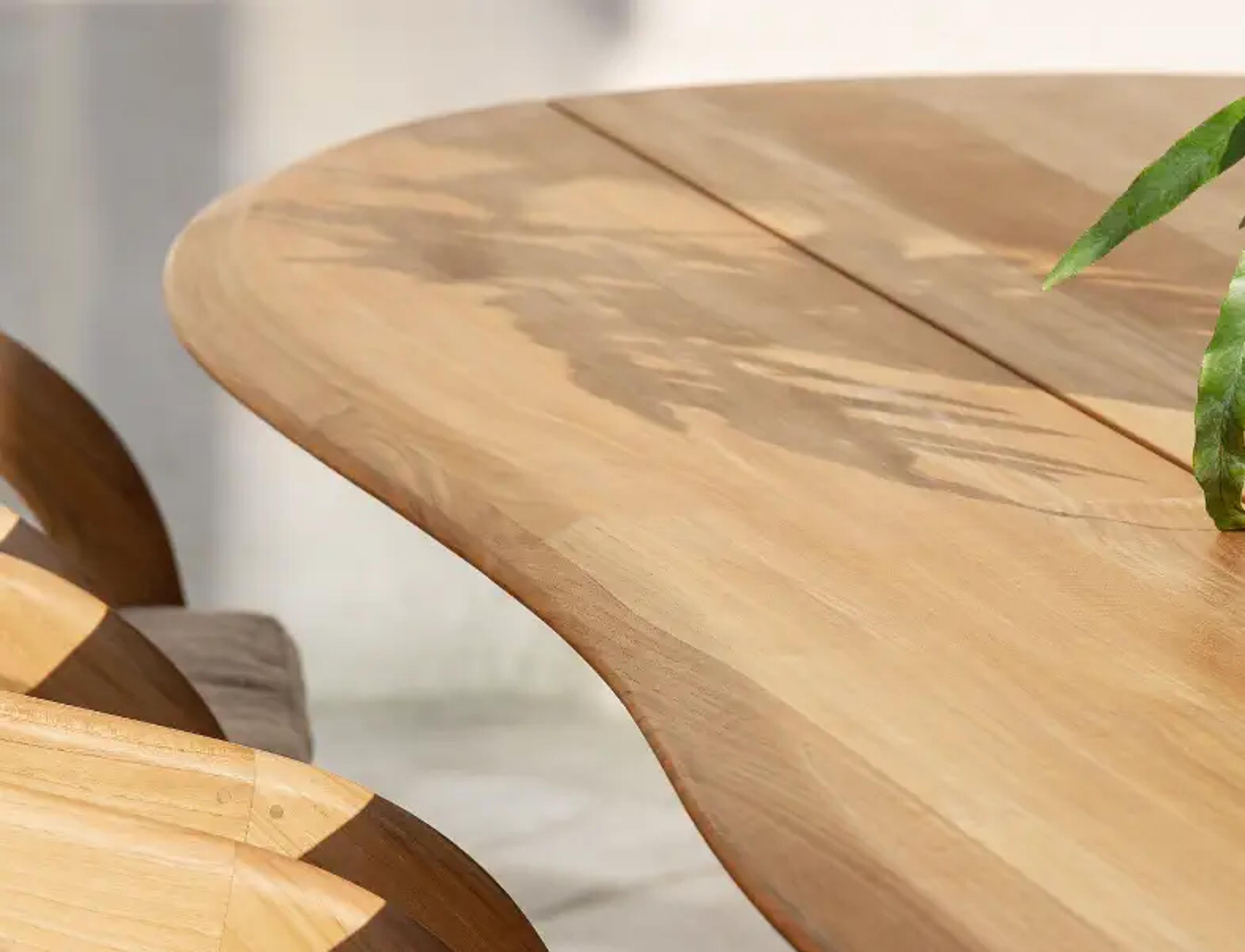 Details van teak tuintafel met stoelen van Bristol à la carte door Exterioo