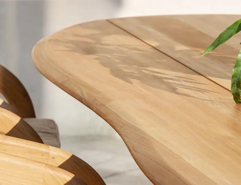 Details van teak tuintafel met stoelen van Bristol à la carte door Exterioo