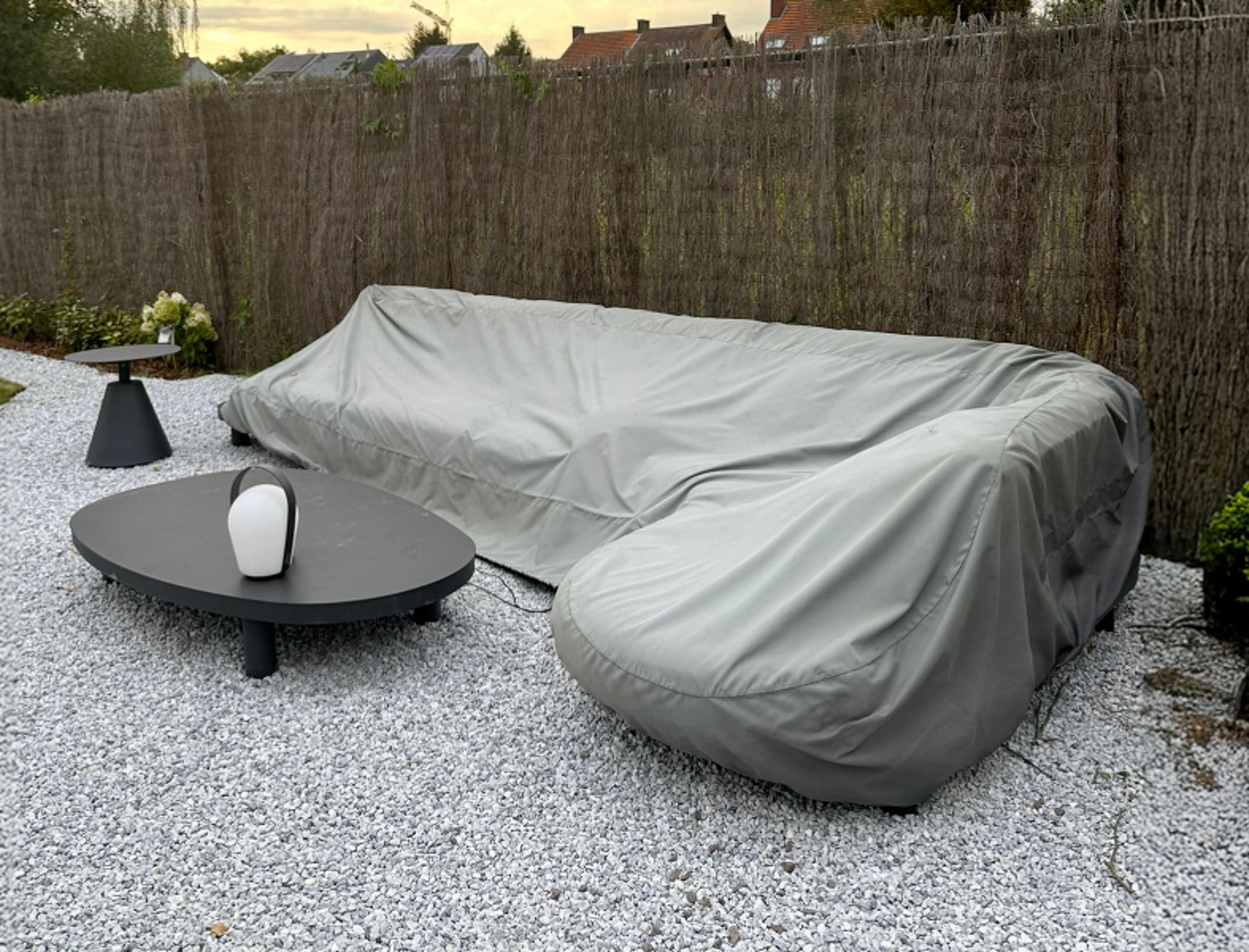 Loungeset met beschermhoes van Bristol à la carte door Exterioo tuinmeubelen