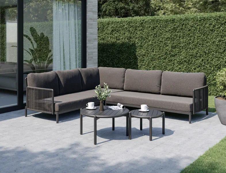 Zomers terras met loungeset van Bristol à la carte door Exterioo tuinmeubelen