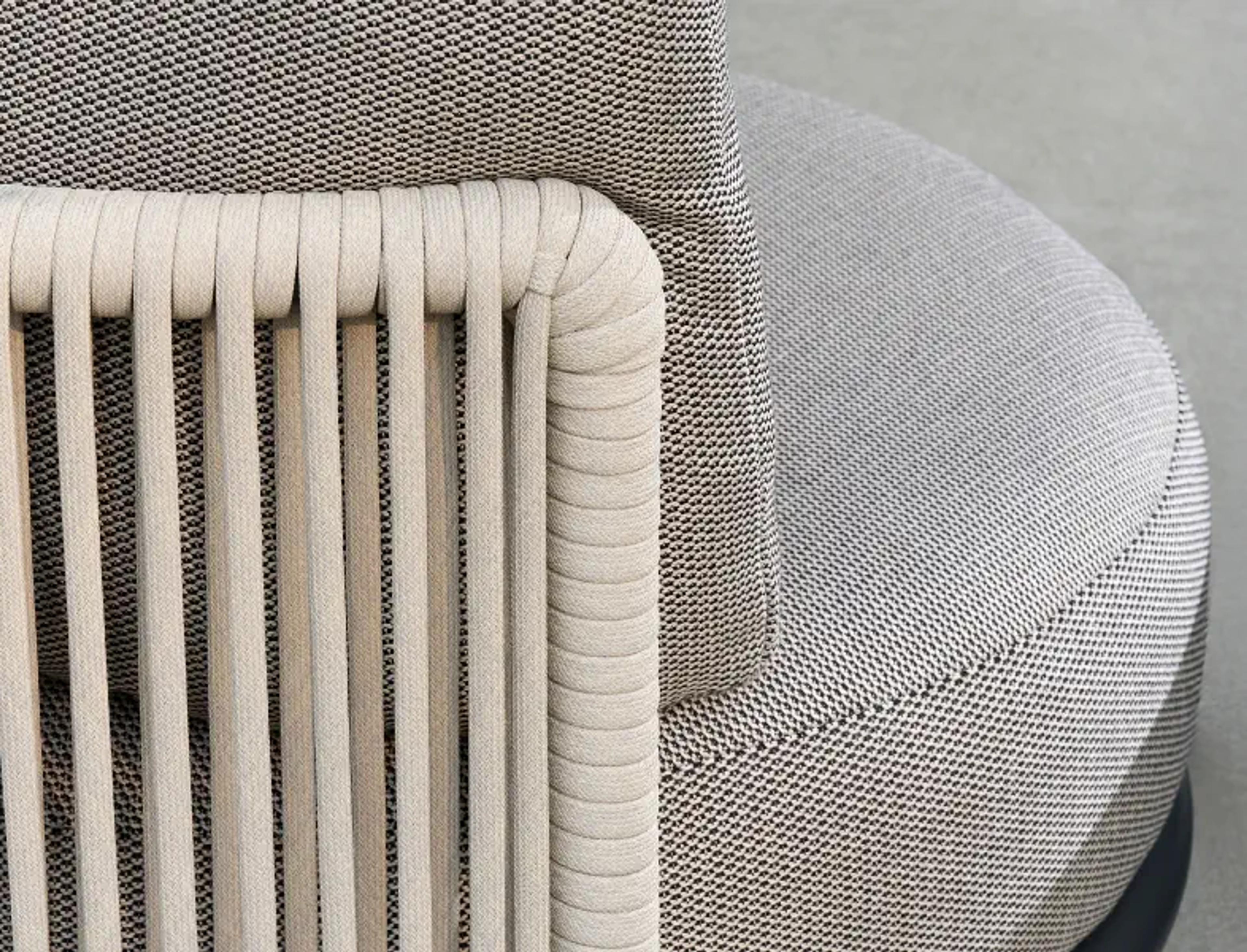 Detail van loungestoel van Bristol à la carte door Exterioo tuinmeubelen 