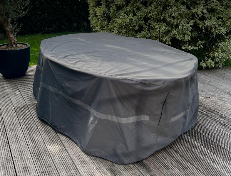 Tuintafel met beschermhoes van Bristol à la carte door Exterioo tuinmeubelen