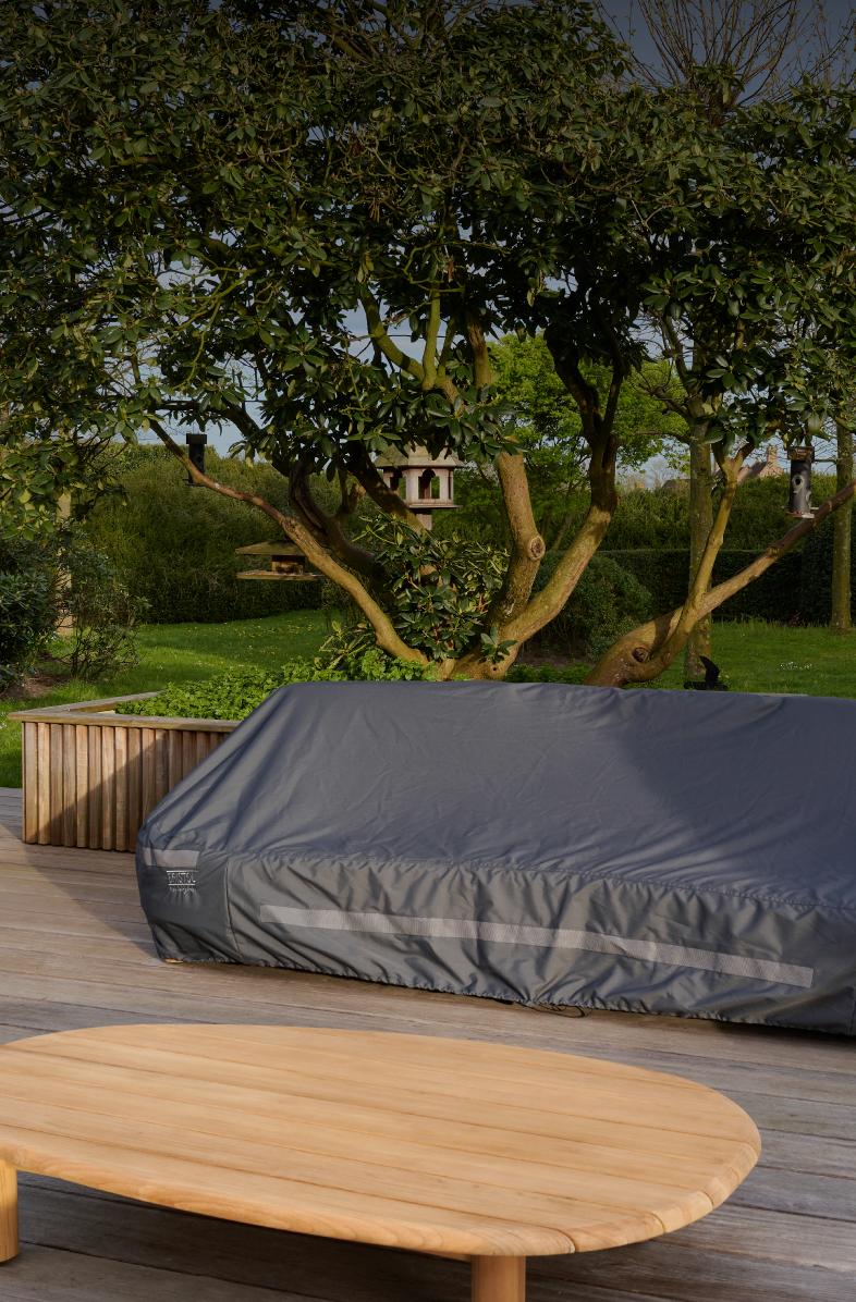 Lounge met beschermhoes van Bristol à la carte door Exterioo tuinmeubelen