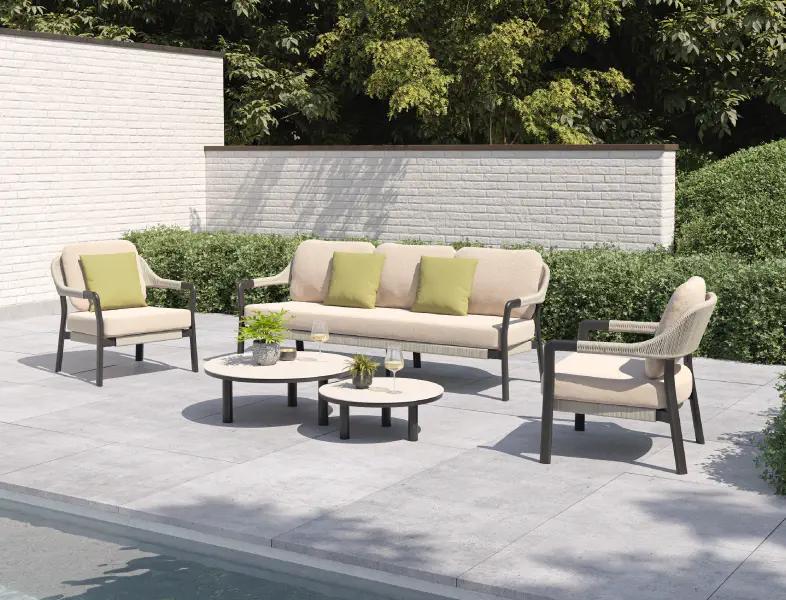Zomers terras met loungeset van Bristol à la carte door Exterioo tuinmeubelen