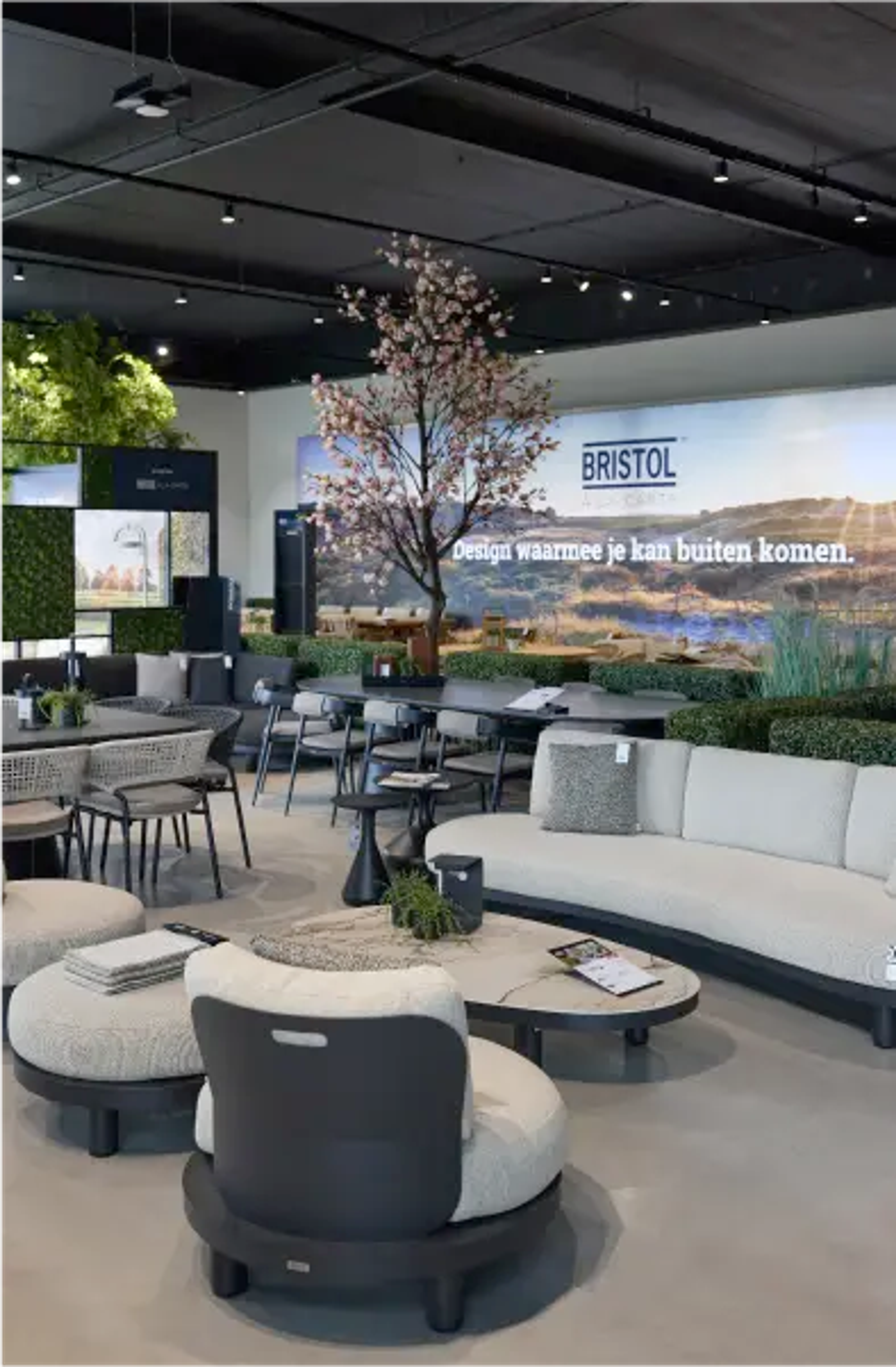 Uitgebreid assortiment van showroom Exterioo Geel