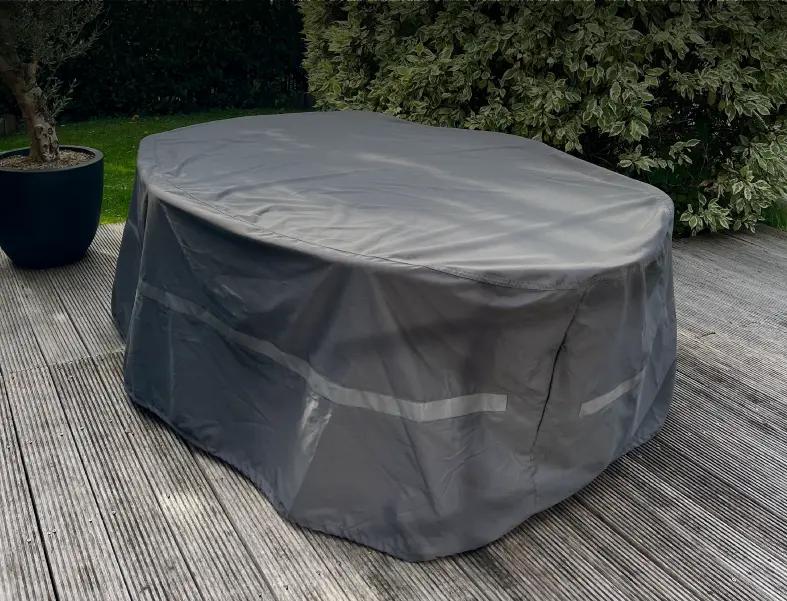 Tuintafel met beschermhoes van Bristol à la carte door Exterioo tuinmeubelen