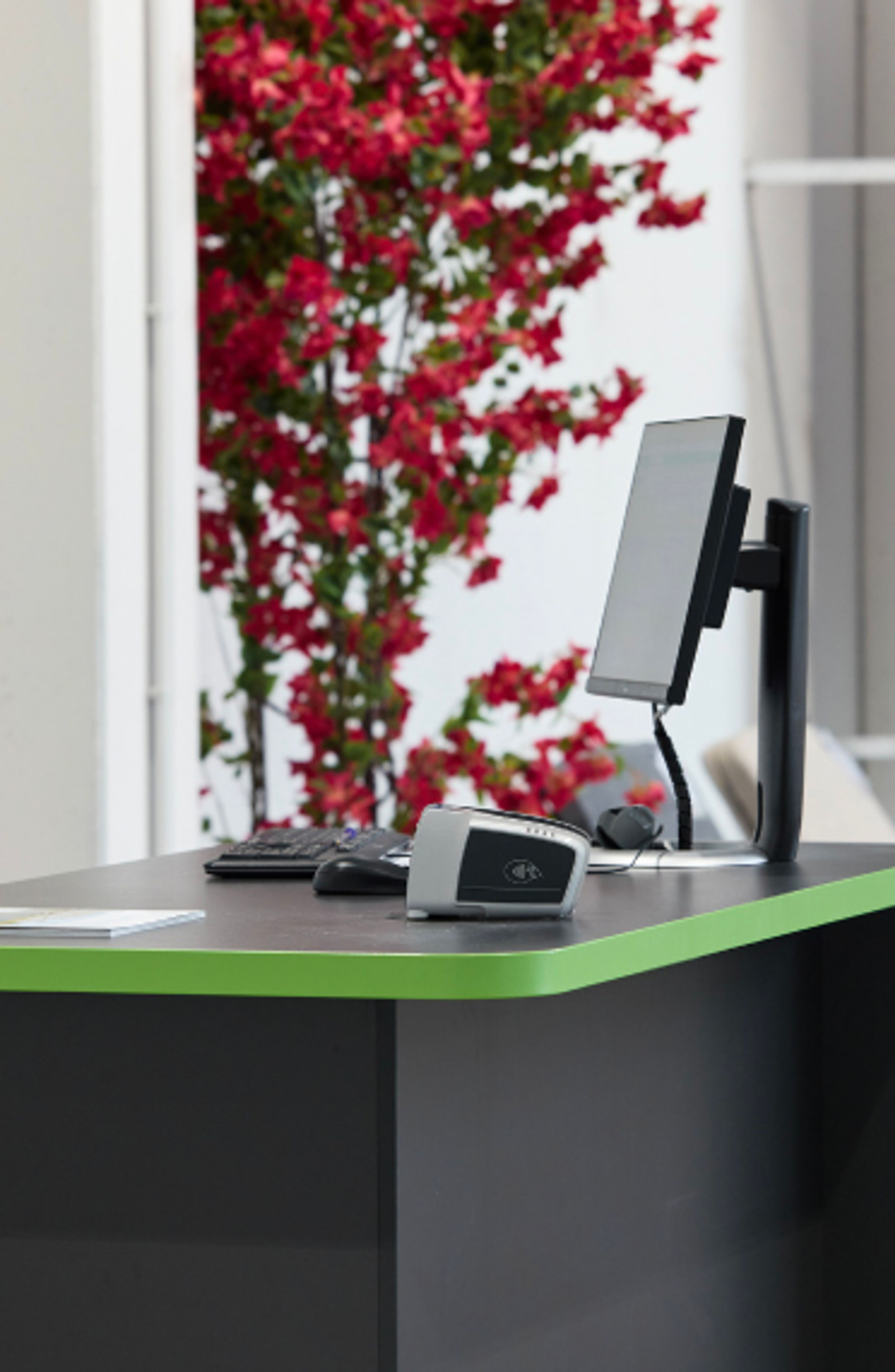 Groot assortiment tuinmeubelen in Exterioo showroom Waarschoot