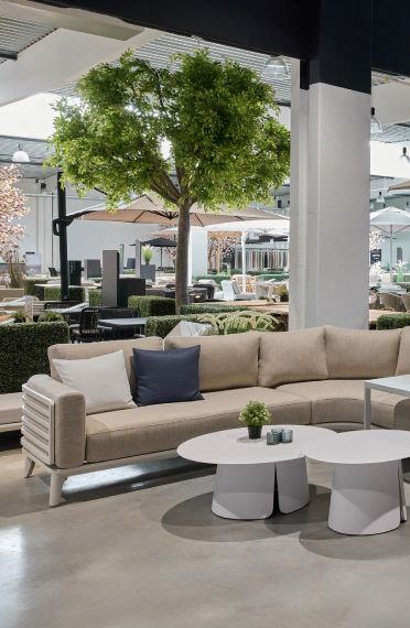 Groot assortiment tuinmeubelen in Exterioo showroom Waarschoot