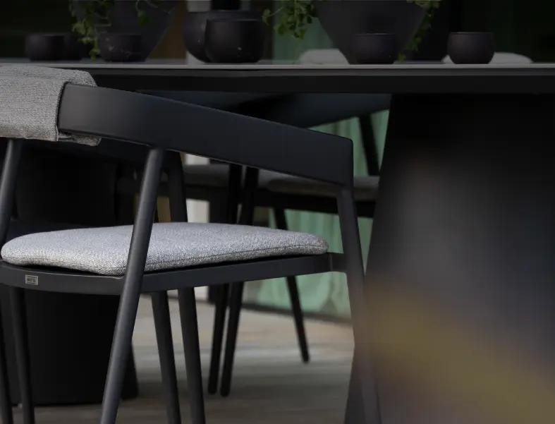 Detailfoto van een tuinstoel van Bristol à la carte door Exterioo tuinmeubelen